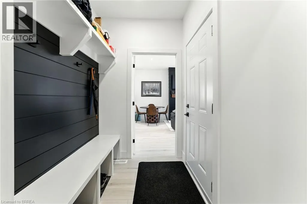 7 MACNEIL Court