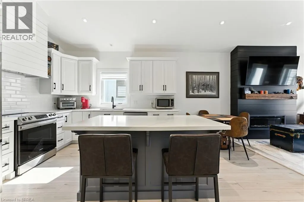 7 MACNEIL Court