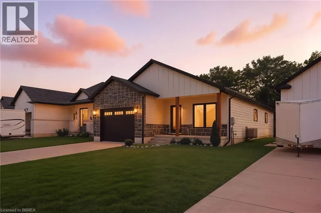 7 MACNEIL Court