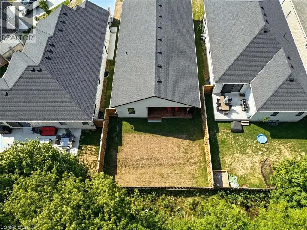 7 MACNEIL Court