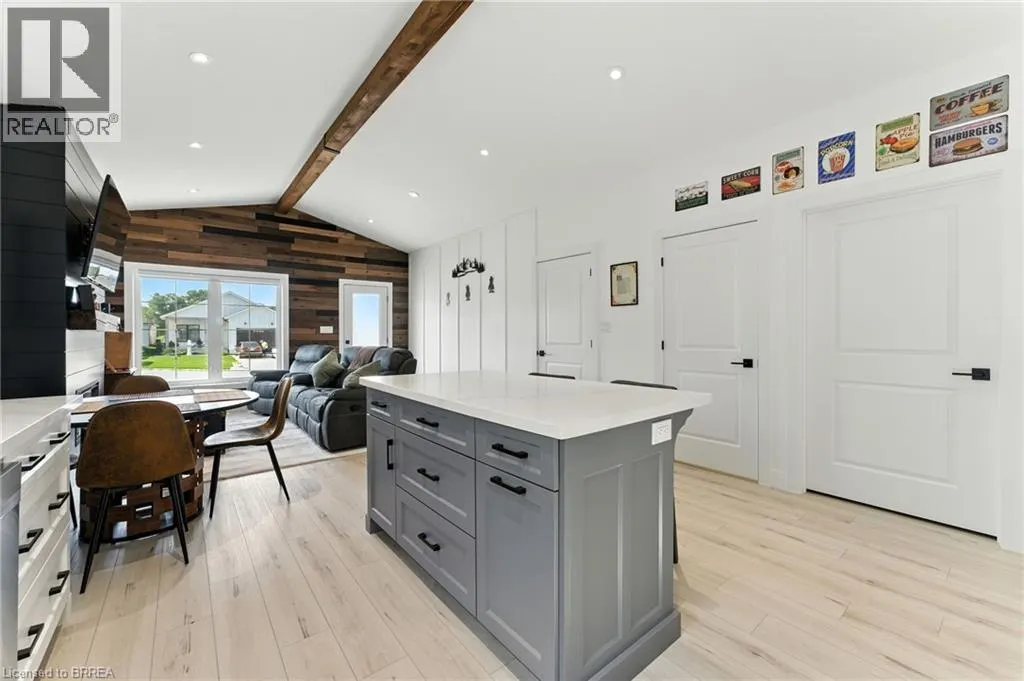 7 MACNEIL Court