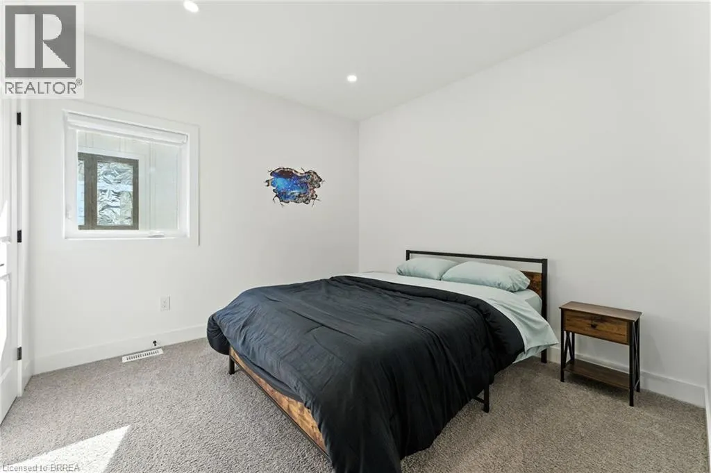 7 MACNEIL Court