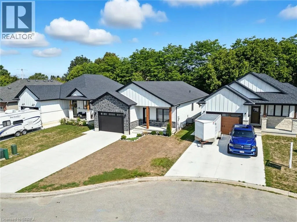 7 MACNEIL Court