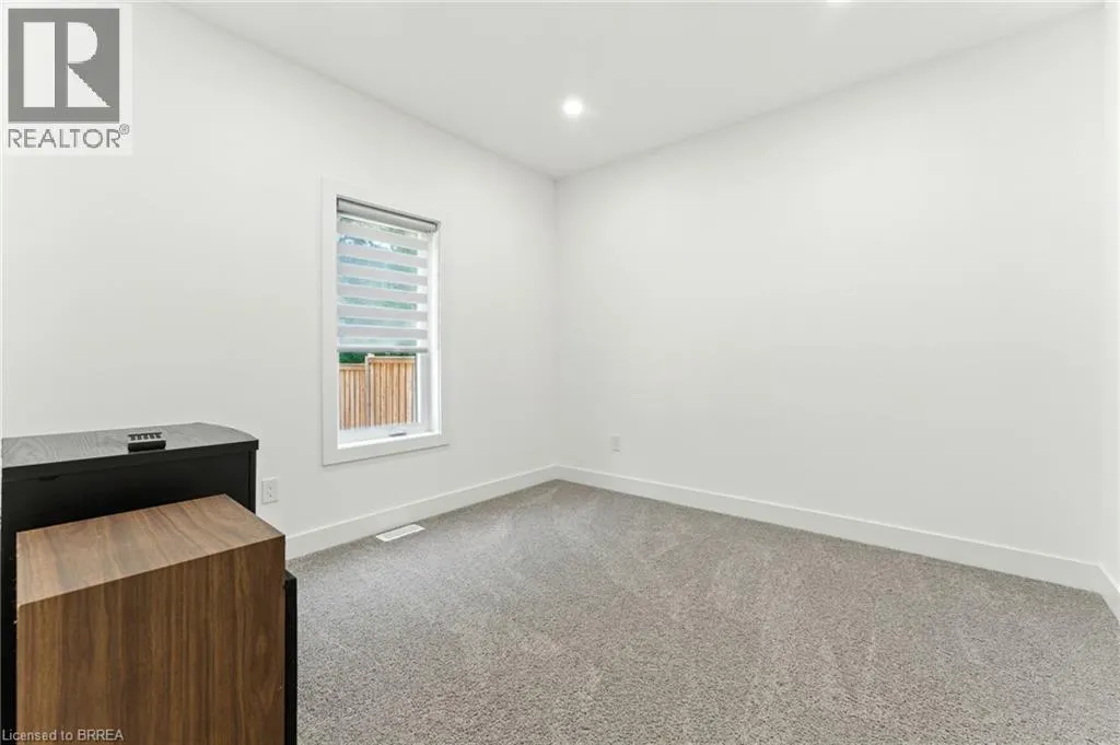 7 MACNEIL Court