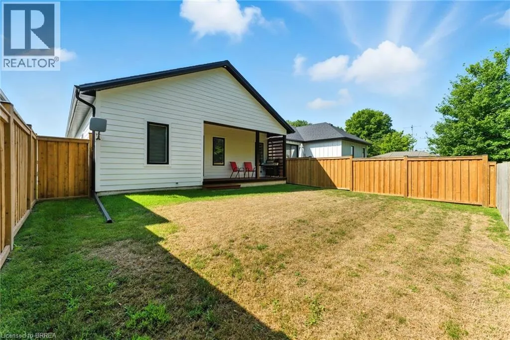 7 MACNEIL Court