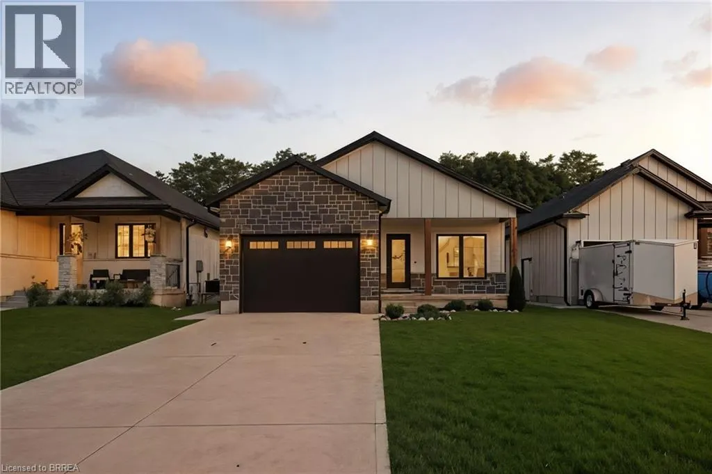 7 MACNEIL Court