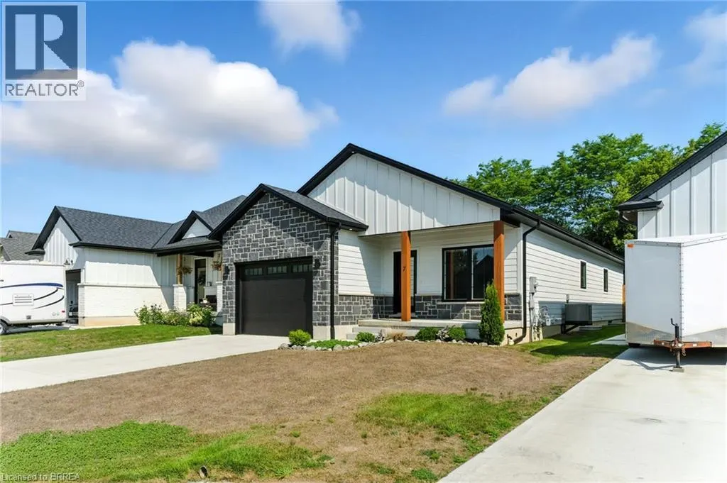 7 MACNEIL Court