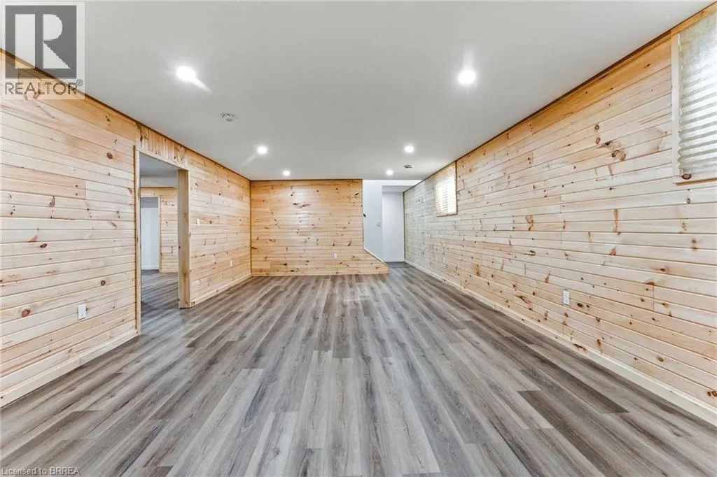 7 MACNEIL Court