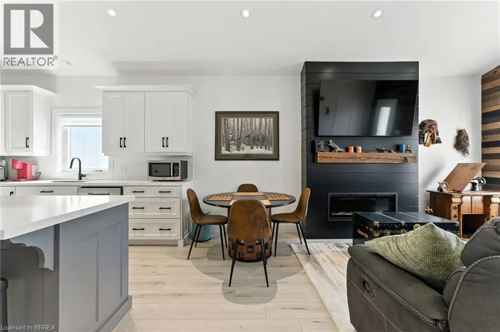 7 MACNEIL Court