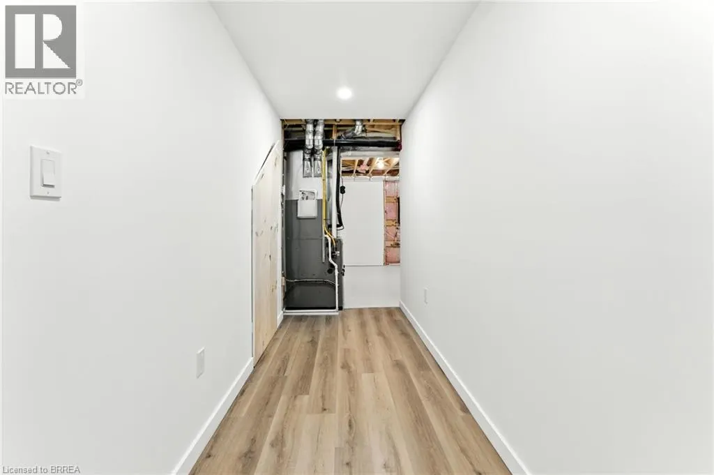 7 MACNEIL Court