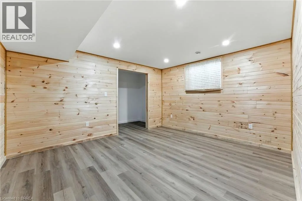 7 MACNEIL Court