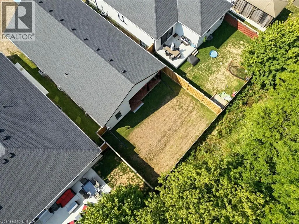 7 MACNEIL Court