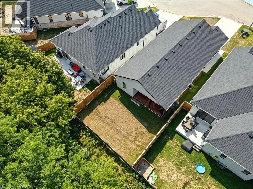 7 MACNEIL Court