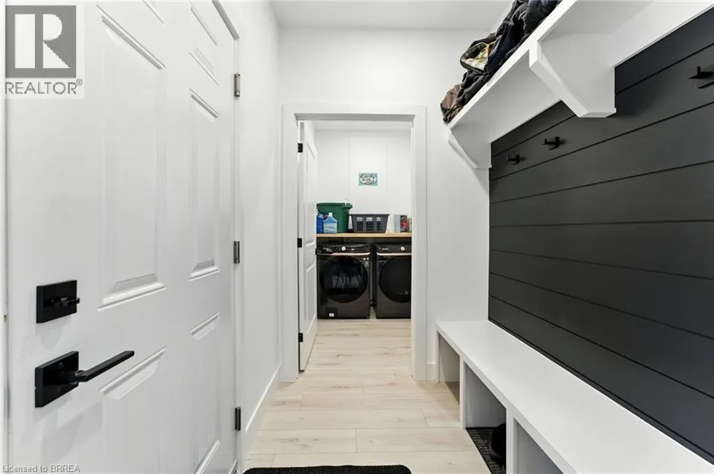 7 MACNEIL Court