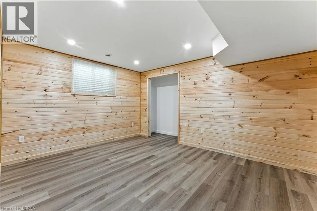 7 MACNEIL Court