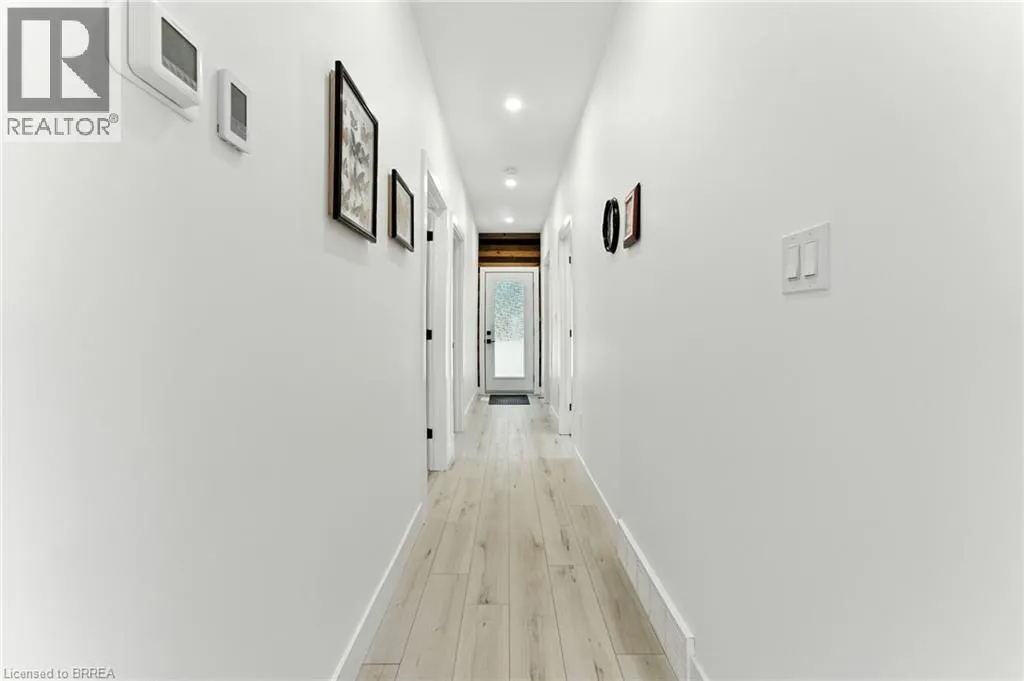7 MACNEIL Court