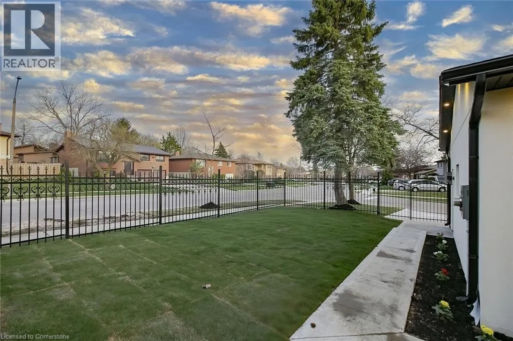633 GREEN MEADOW Crescent