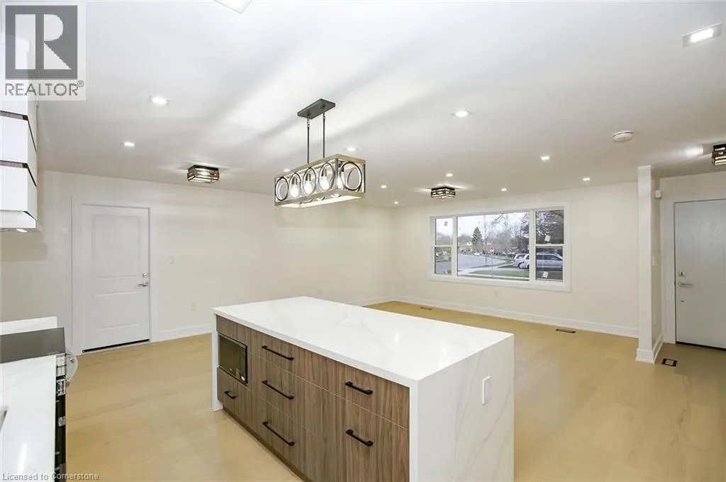 633 GREEN MEADOW Crescent