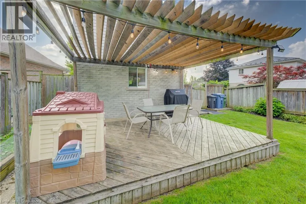 4 TROY Crescent