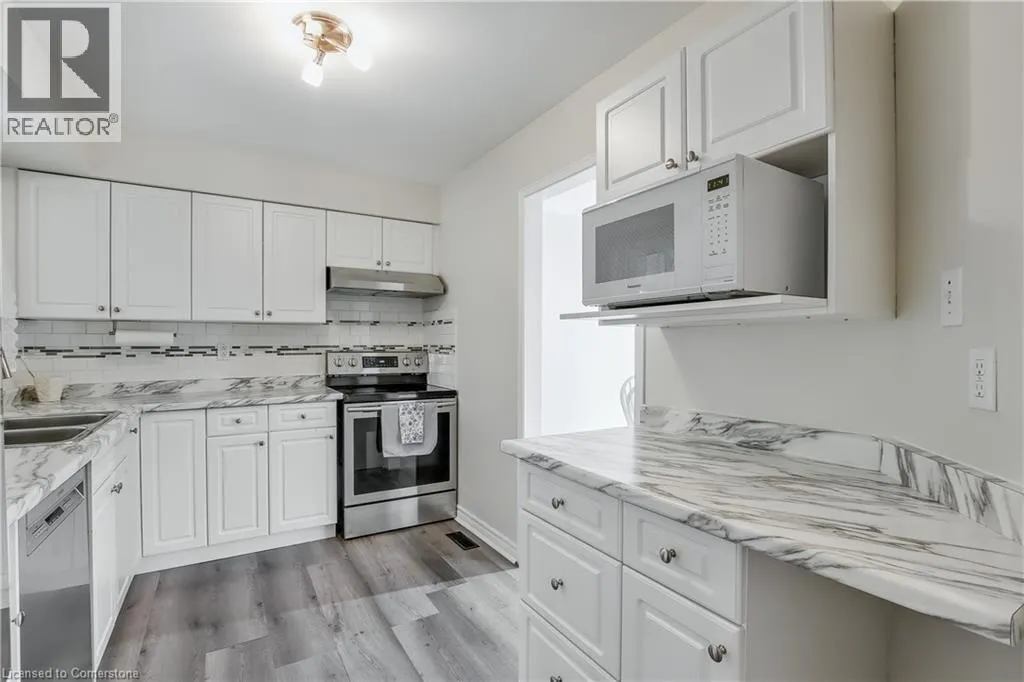 136 FAIRGREEN Close