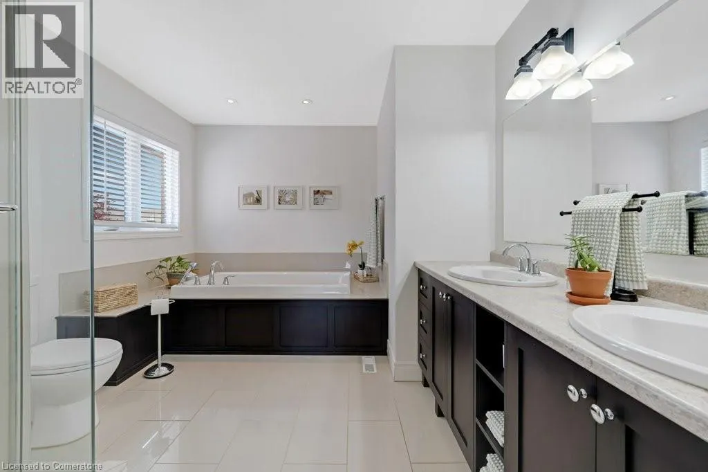 32 KINGFISHER Crescent
