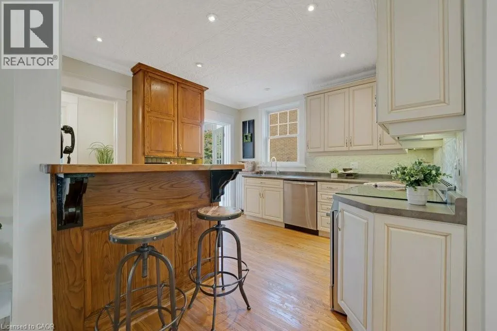 46 BRANT Road S