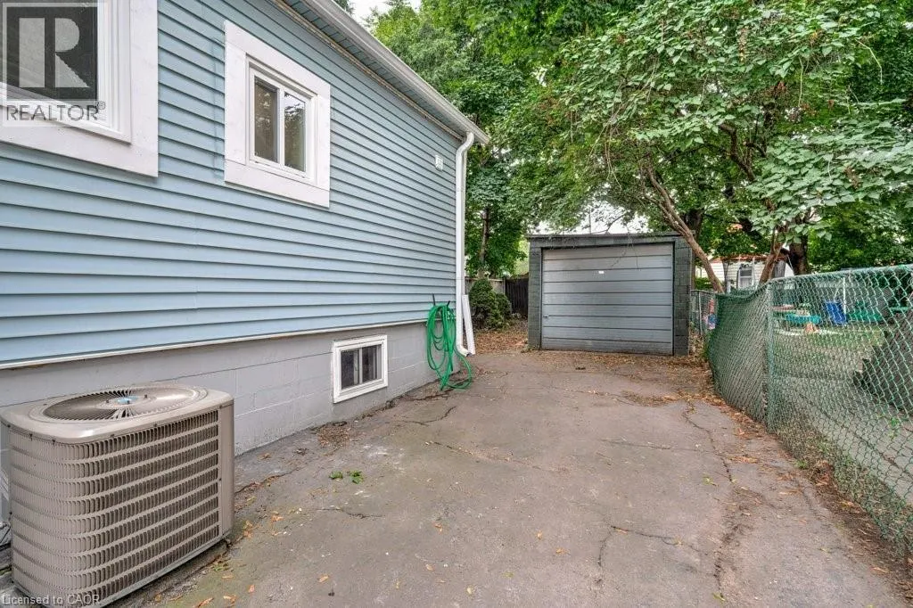 8 WHITFIELD Avenue