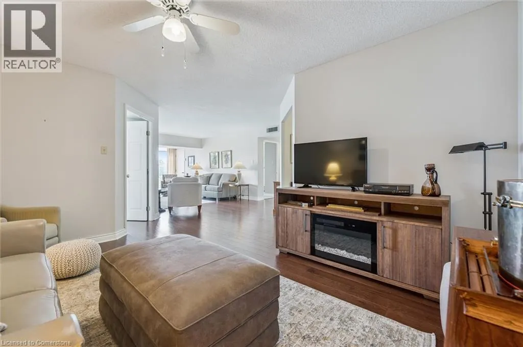 6 WILLOW Street Unit# 704, #704