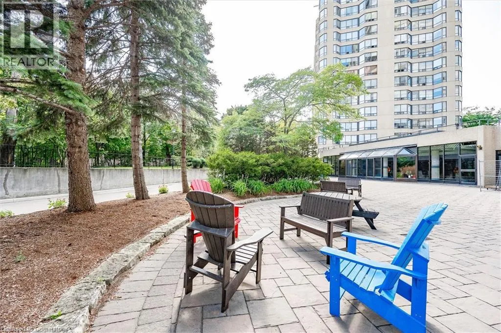 6 WILLOW Street Unit# 704, #704