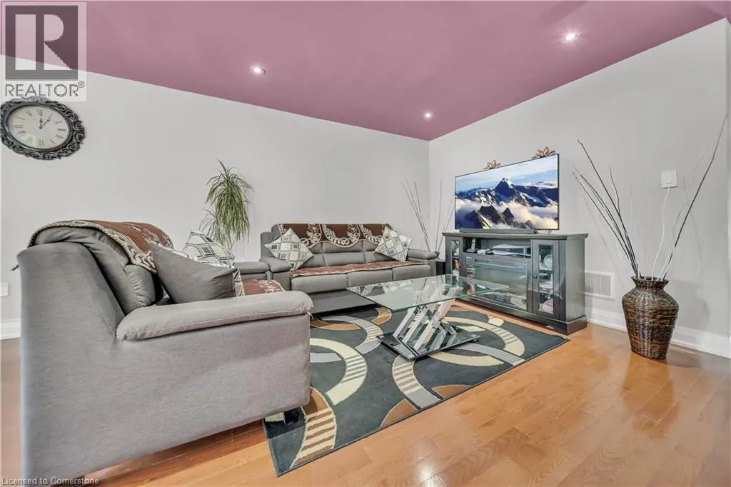 562 ORANGE WALK Crescent