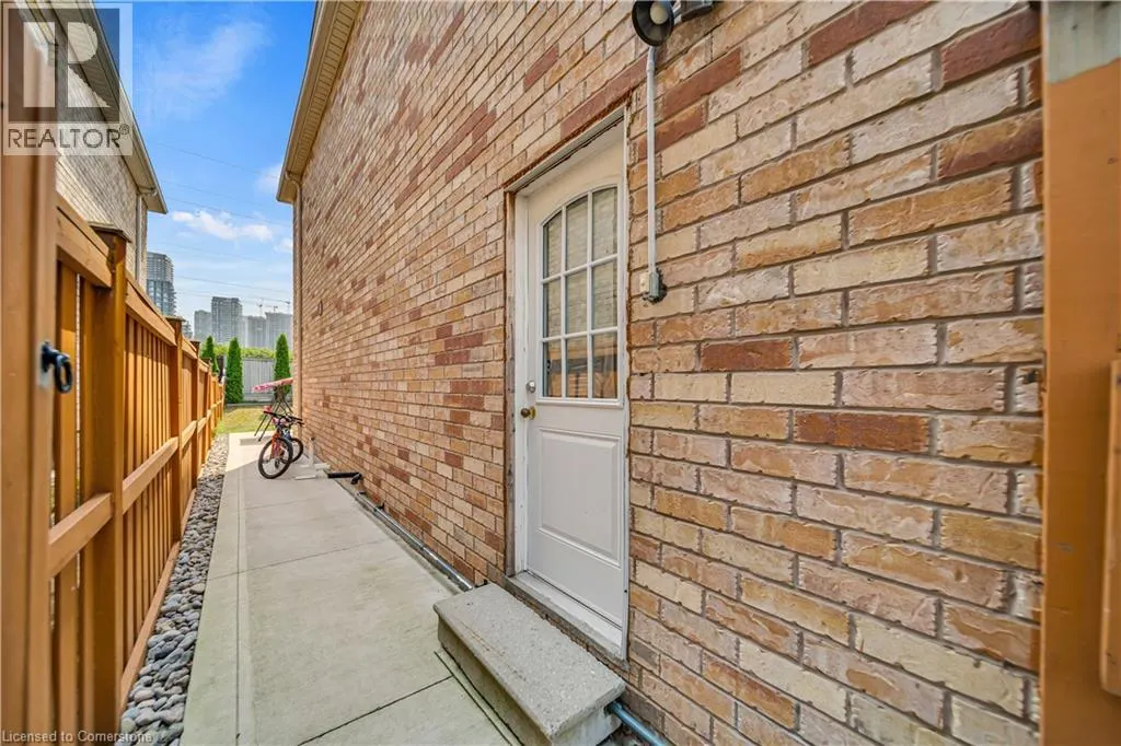 562 ORANGE WALK Crescent