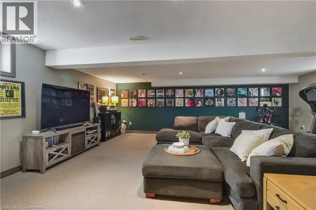 19 APPLE RIDGE Drive