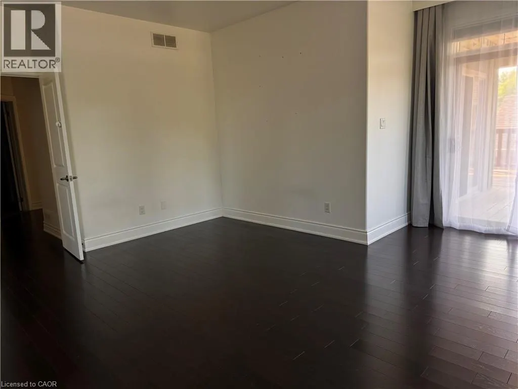 545 WOOLWICH Place