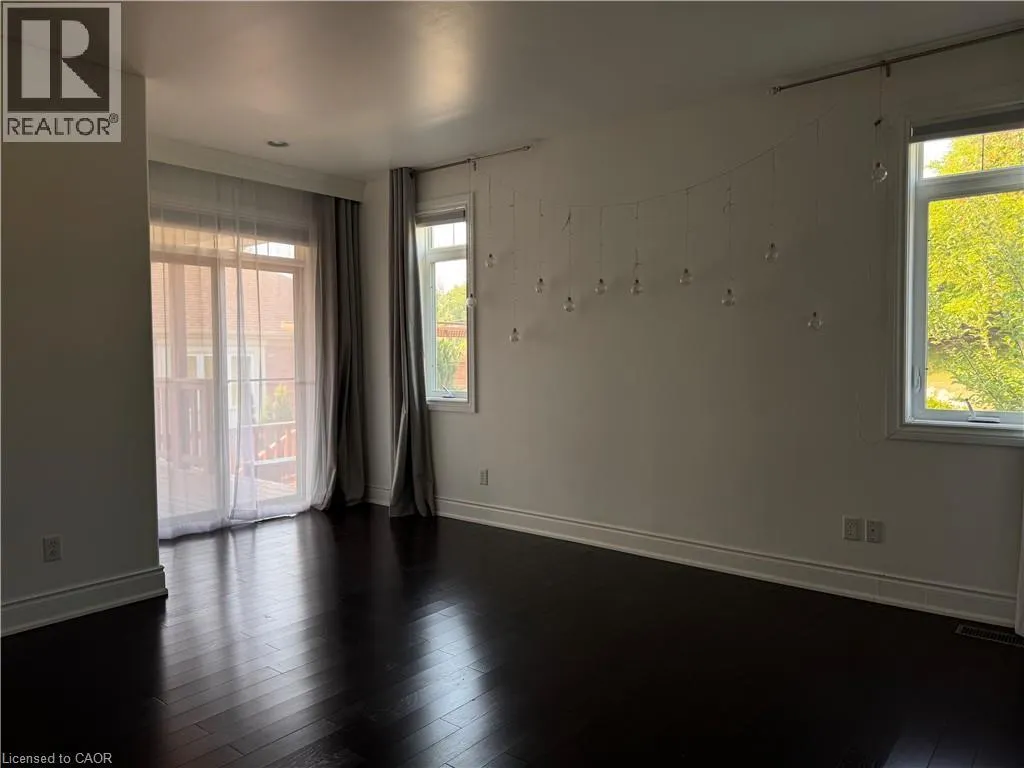 545 WOOLWICH Place