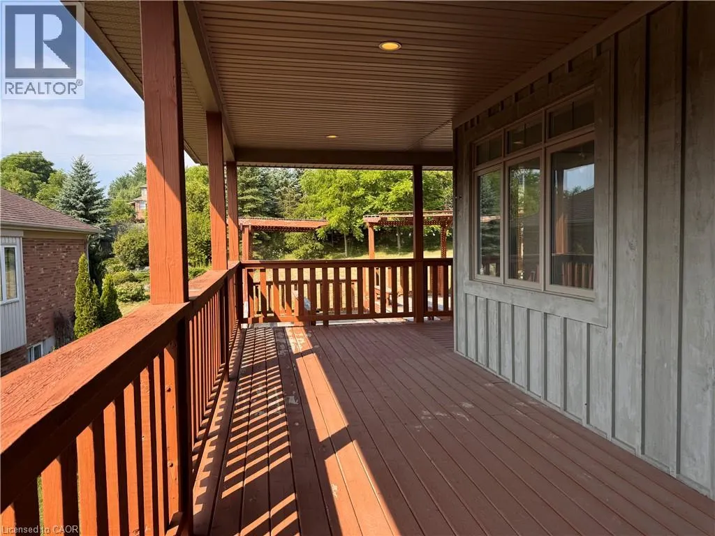 545 WOOLWICH Place