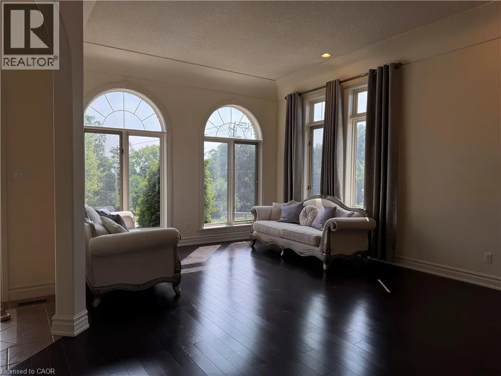 545 WOOLWICH Place
