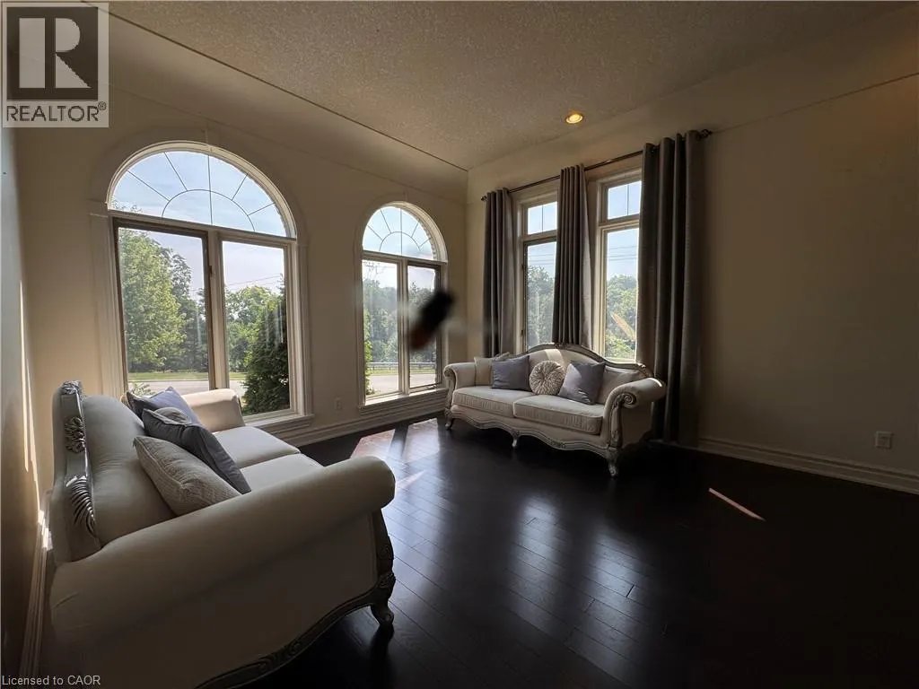 545 WOOLWICH Place