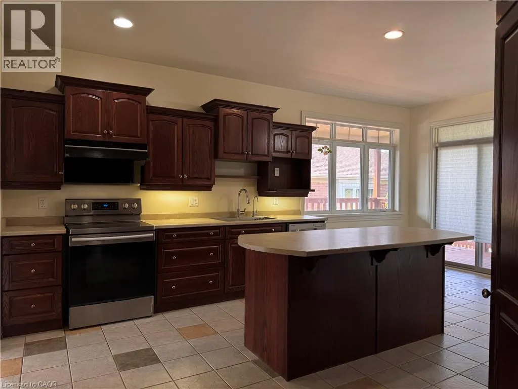 545 WOOLWICH Place