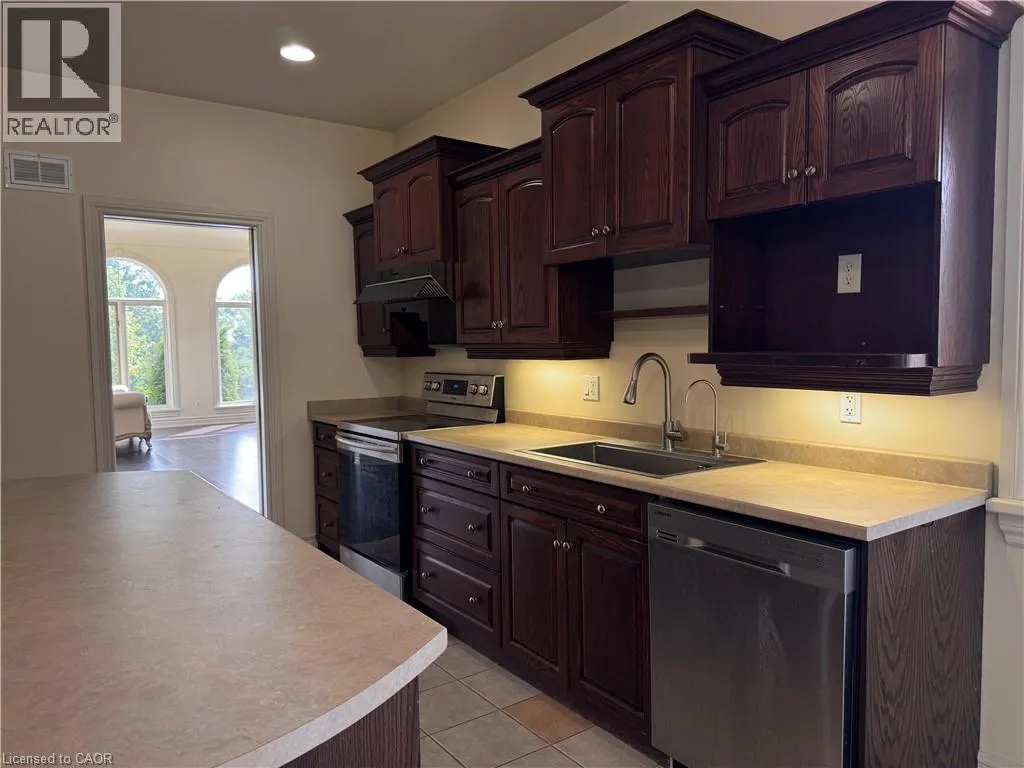 545 WOOLWICH Place