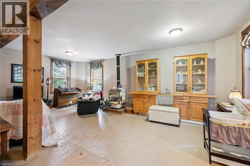 11 ANN Street N