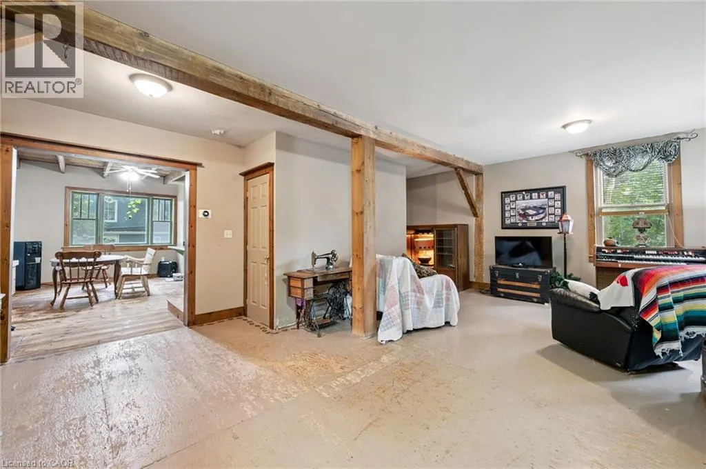 11 ANN Street N