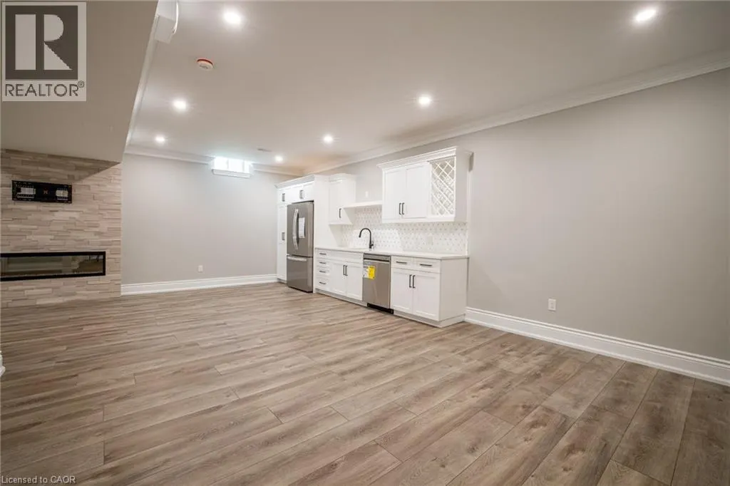 31 BAYSIDE Court