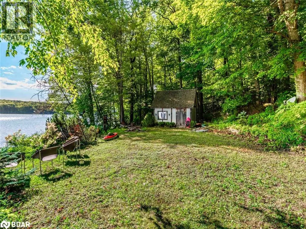 102-104 FARLAIN LAKE Road E