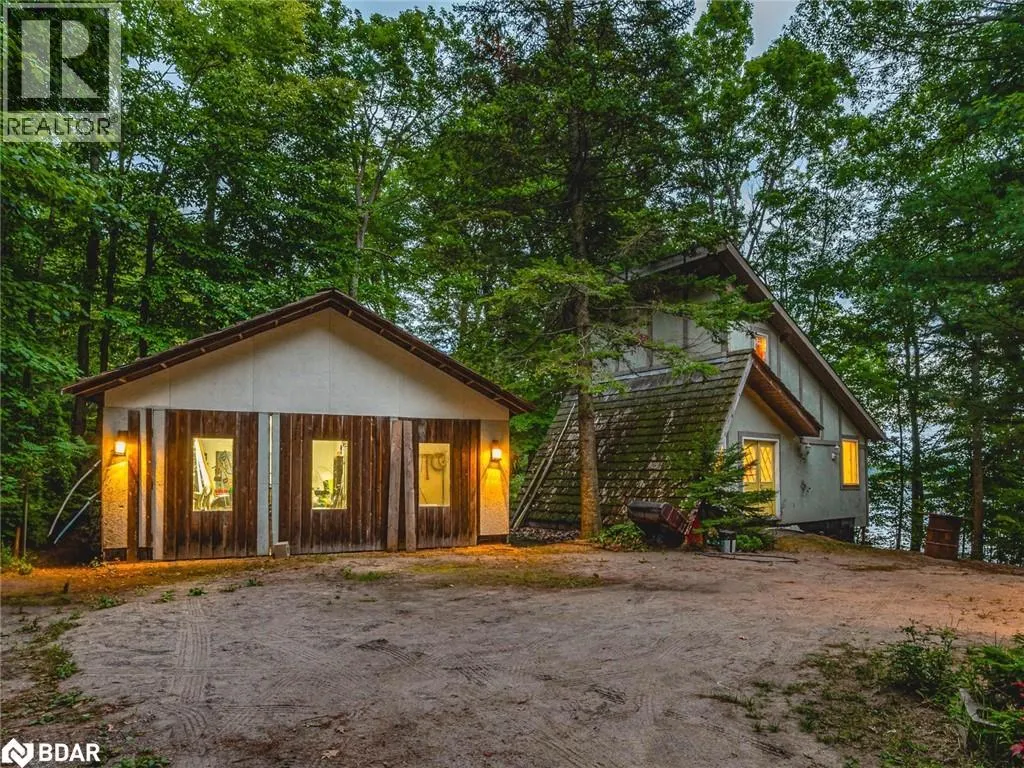 102-104 FARLAIN LAKE Road E