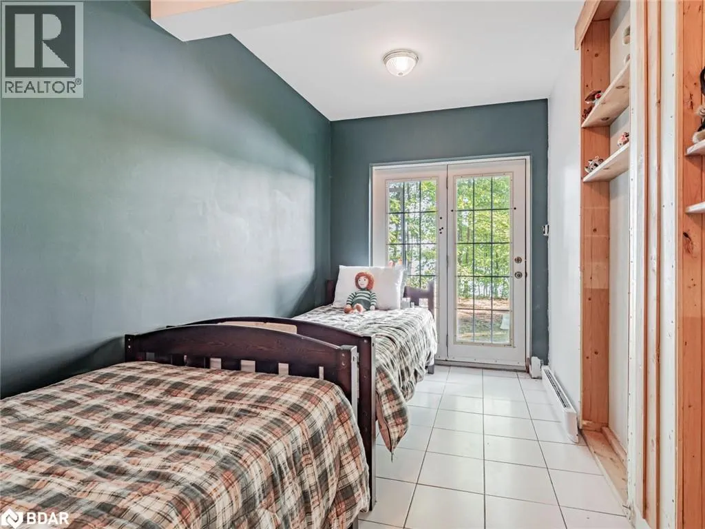 102-104 FARLAIN LAKE Road E