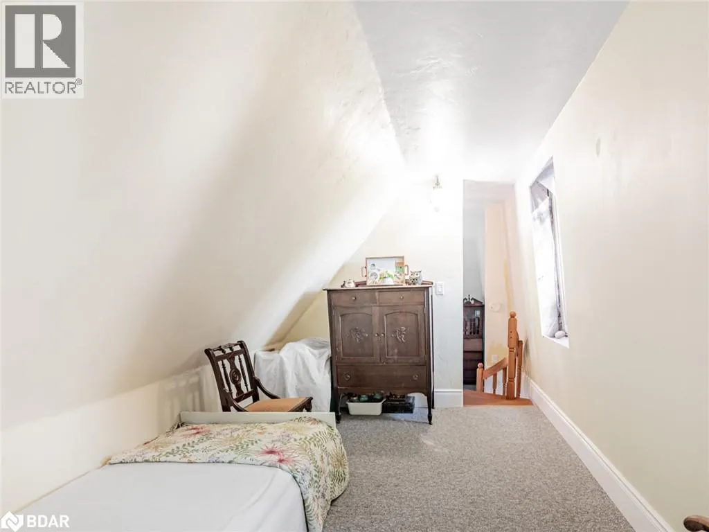 102-104 FARLAIN LAKE Road E