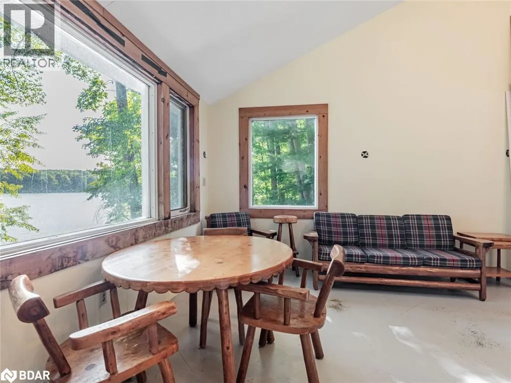 102-104 FARLAIN LAKE Road E