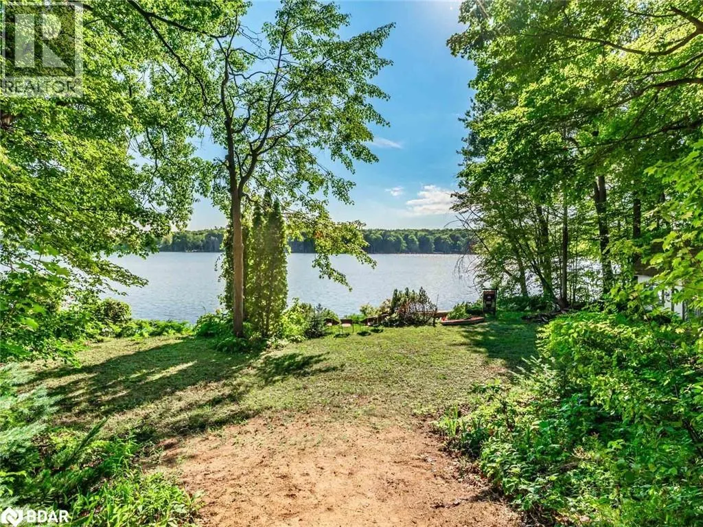 102-104 FARLAIN LAKE Road E