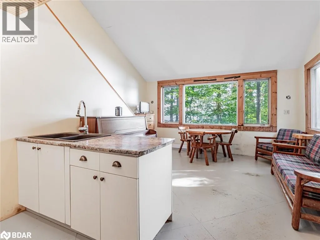 102-104 FARLAIN LAKE Road E