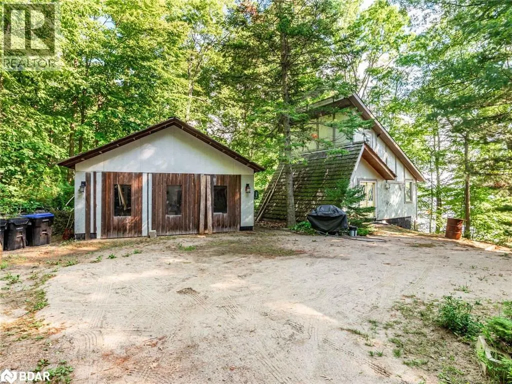 102-104 FARLAIN LAKE Road E